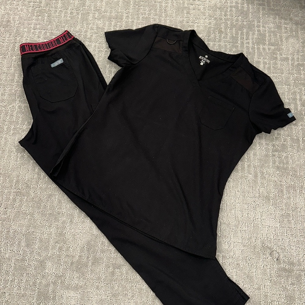 Med Couture scrub set